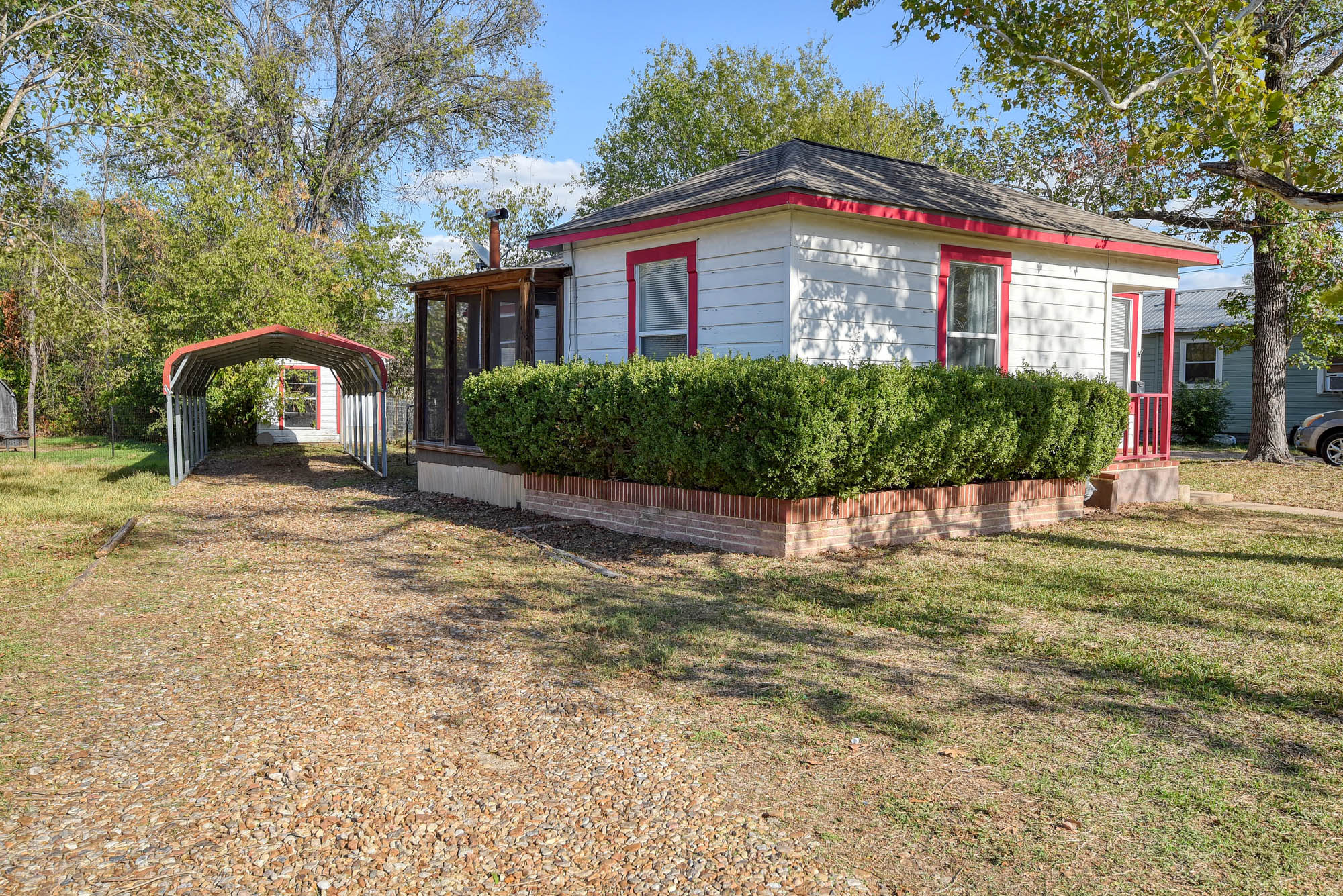 304 Cedar Street Bastrop, TX 78602 - Photo 3 of 33 a front view of a house with garden