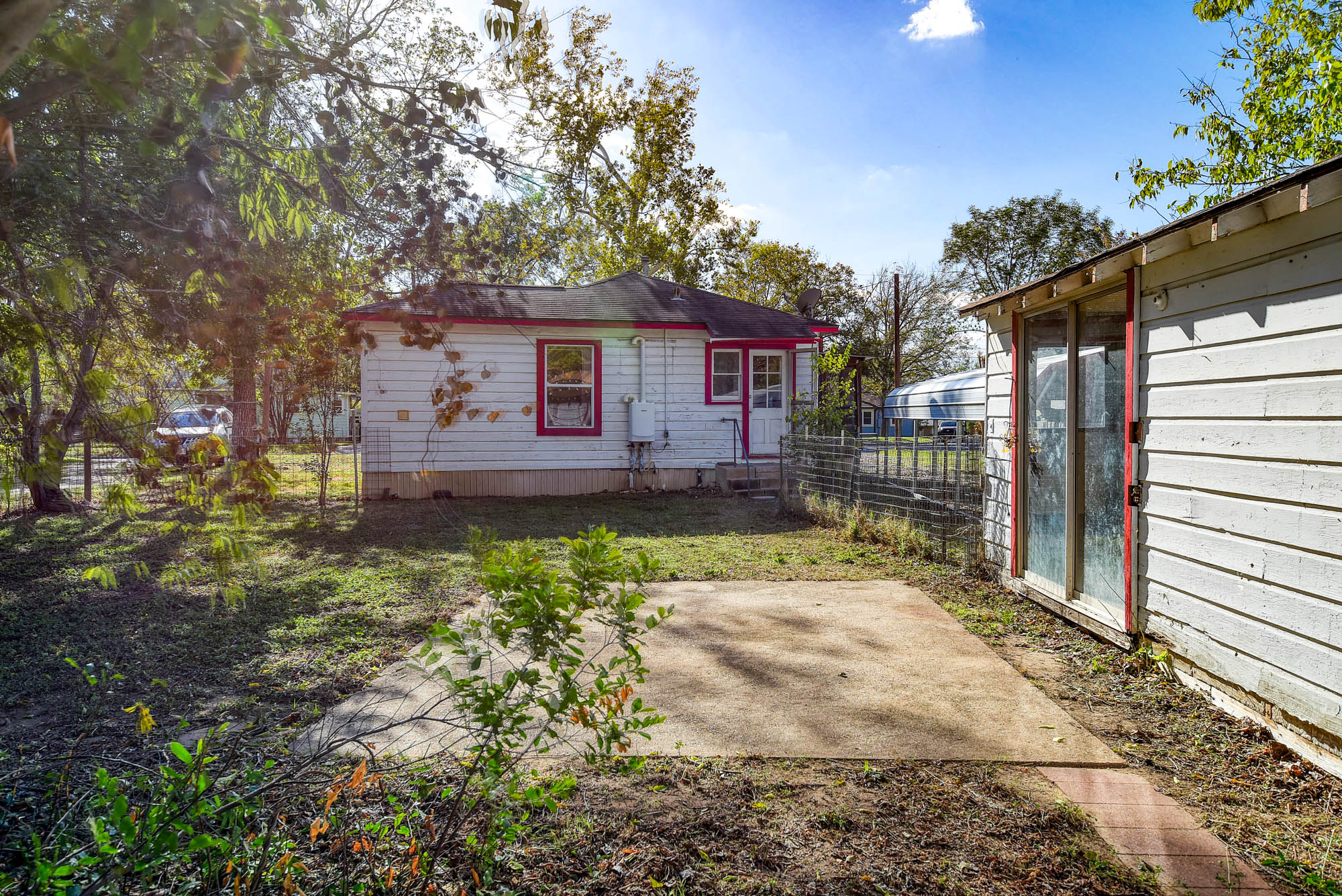 304 Cedar Street Bastrop, TX 78602 - Photo 31 of 33 a view of back yard
