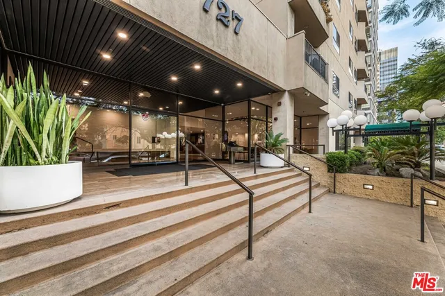 $3,550 | 727 South Ardmore Avenue, Unit 106, Los Angeles, CA 90005