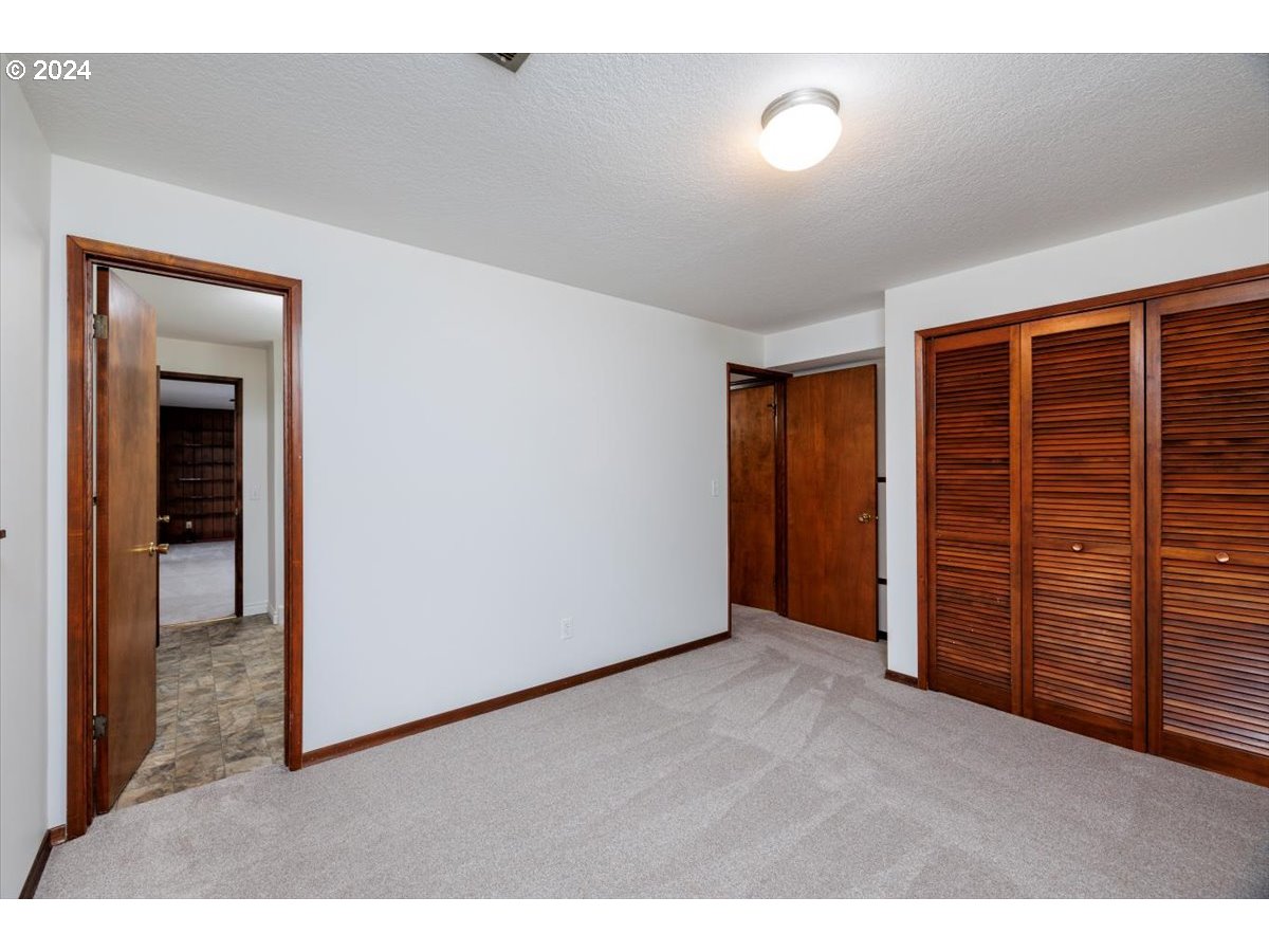 13400 Northwest Northrup Street Portland, OR 97229 - Photo 29 of 39 wooden floor in an empty room and a cabinet