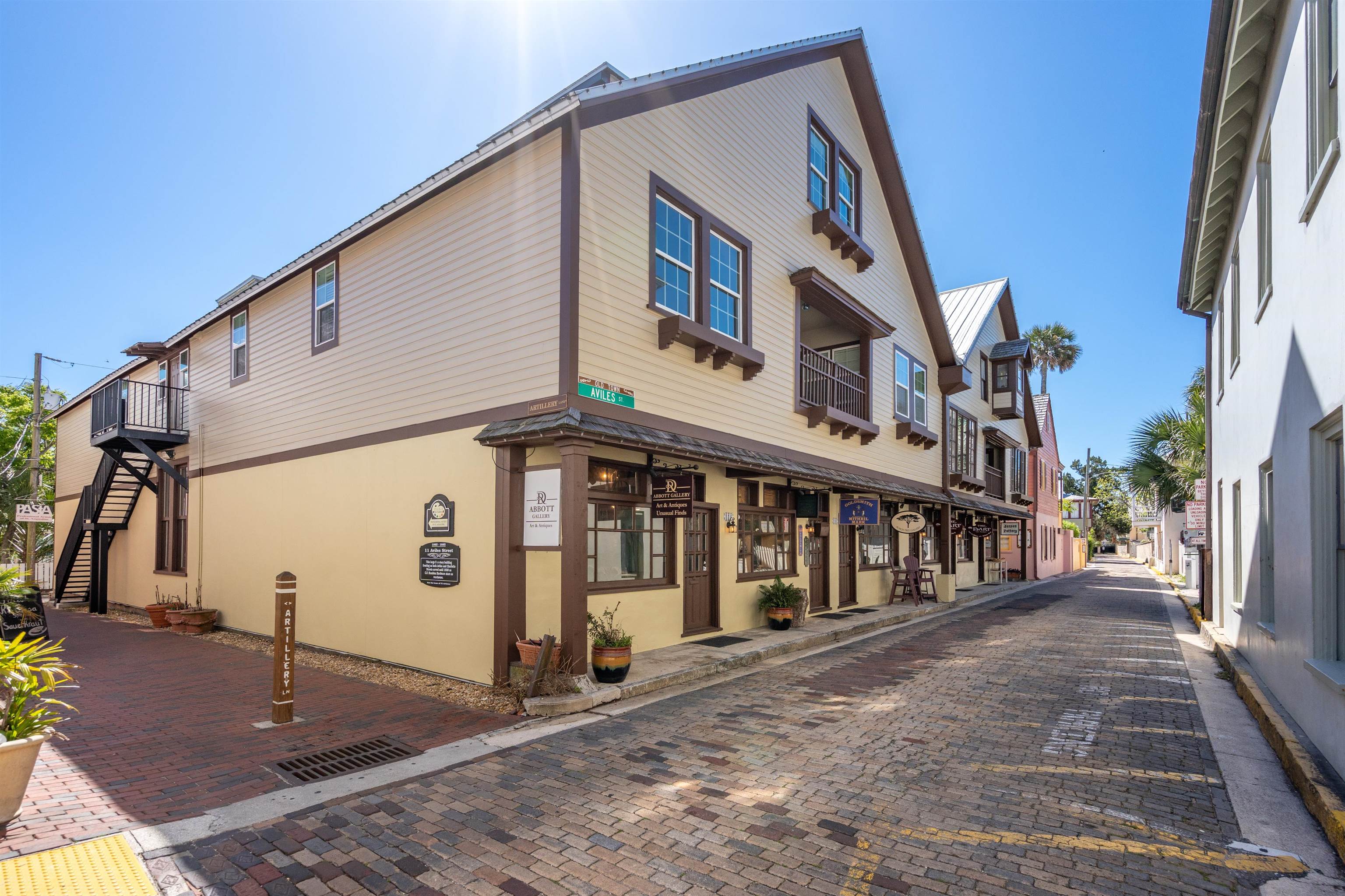 11 Aviles Street St. Augustine, FL 32084 - Photo 3 of 40 a view of a building with a street