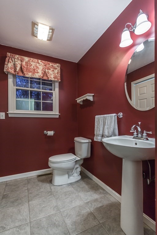 27 Wampanoag Road Raynham, MA 02767 - Photo 12 of 28 Gallery Image 12