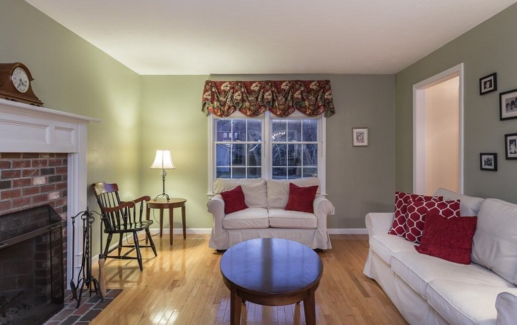 27 Wampanoag Road Raynham, MA 02767 - Photo 7 of 28 Gallery Image 7
