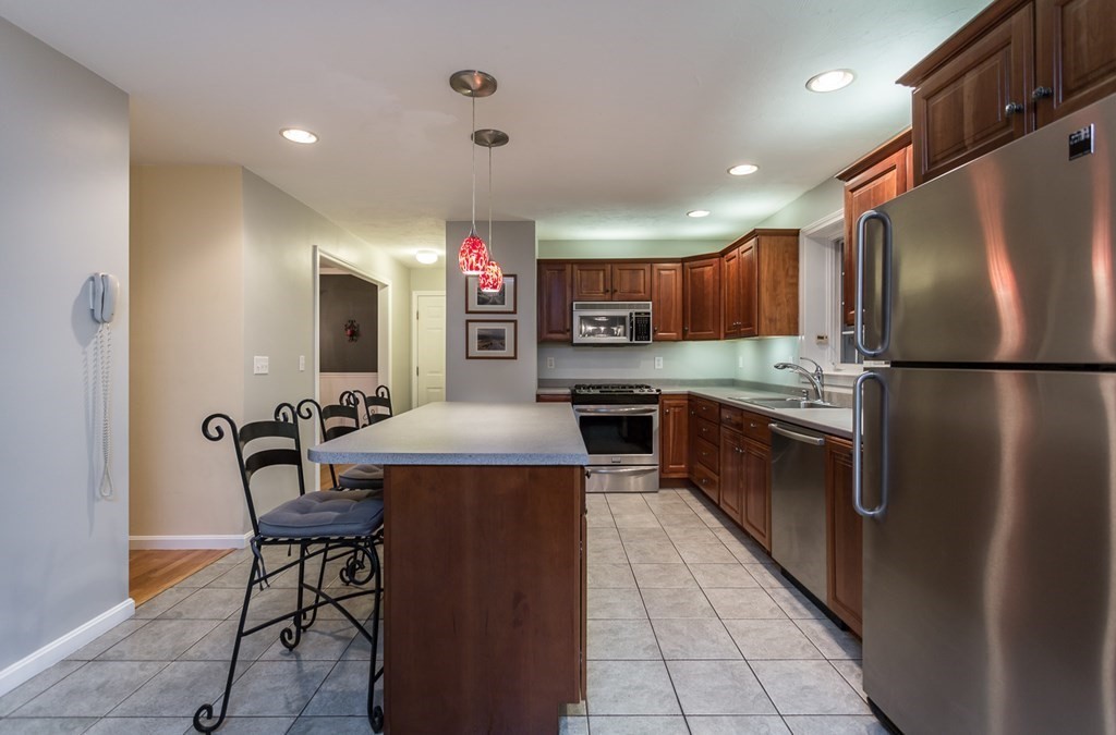 27 Wampanoag Road Raynham, MA 02767 - Photo 10 of 28 Gallery Image 10