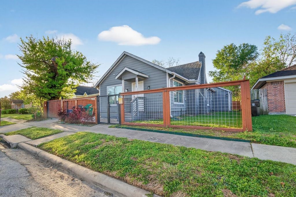 4520 Sharon Street Houston, TX 77020 - Photo 2 of 32