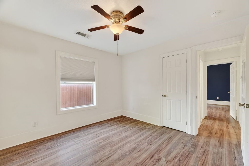 4520 Sharon Street Houston, TX 77020 - Photo 25 of 34 Secondary bedroom