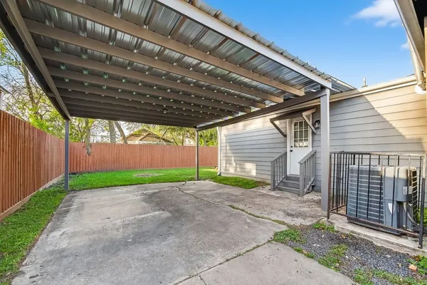$2,350 | 4520 Sharon Street, Houston, TX 77020