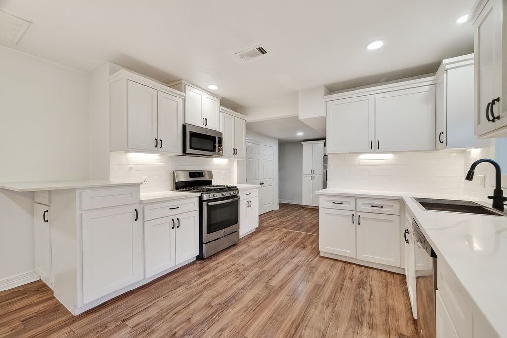 4520 Sharon Street Houston, TX 77020 - Photo 7 of 32