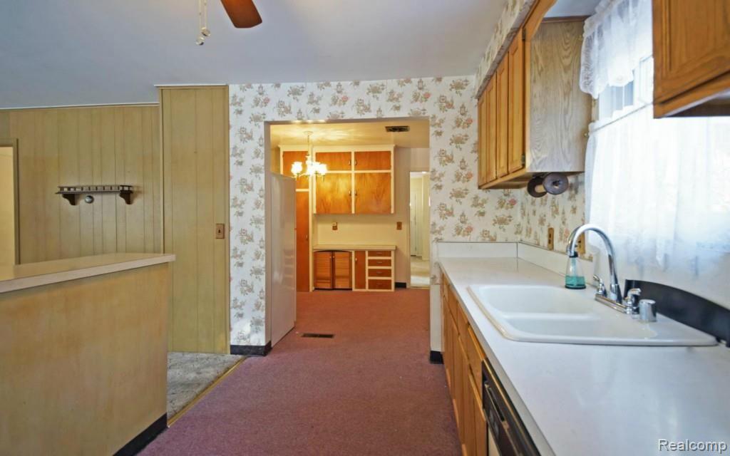 581 Roslyn Road Grosse Pointe, MI 48236 - Photo 11 of 21 12-photo-web-1680x1050-162348.jpg