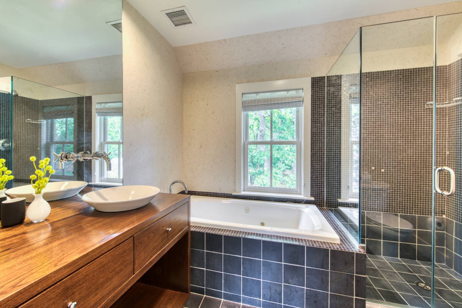 379 Town Line Road Sag Harbor, NY 11963 - Photo 17 of 25 Gallery Image 17