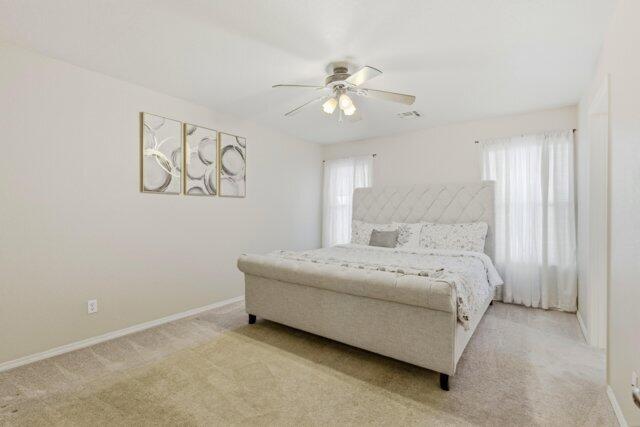 722 Boulder Ridge Road Payson, AZ 85541 - Photo 21 of 29 a spacious bedroom with a bed and a chandelier