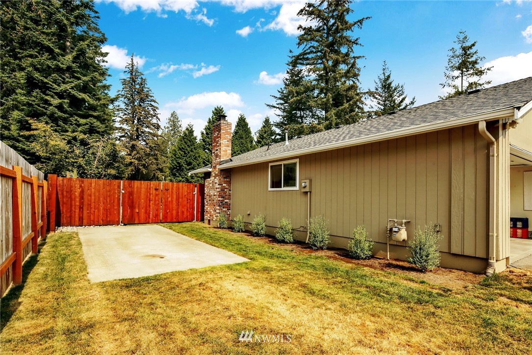 1064 West Laurel Road Ferndale, WA 98248 - Photo 11 of 39 a view of a backyard of the house