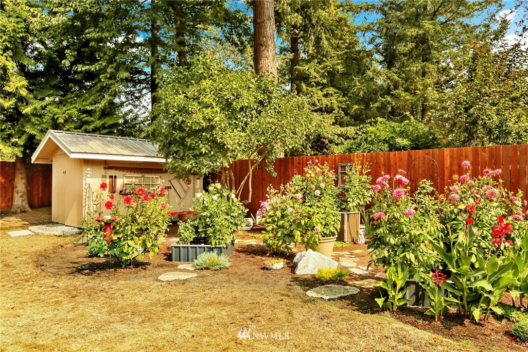 1064 West Laurel Road Ferndale, WA 98248 - Photo 33 of 39 a view of a back yard of the house
