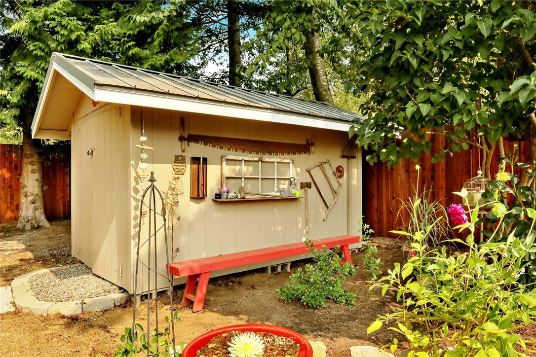 1064 West Laurel Road Ferndale, WA 98248 - Photo 34 of 39 a front view of a house