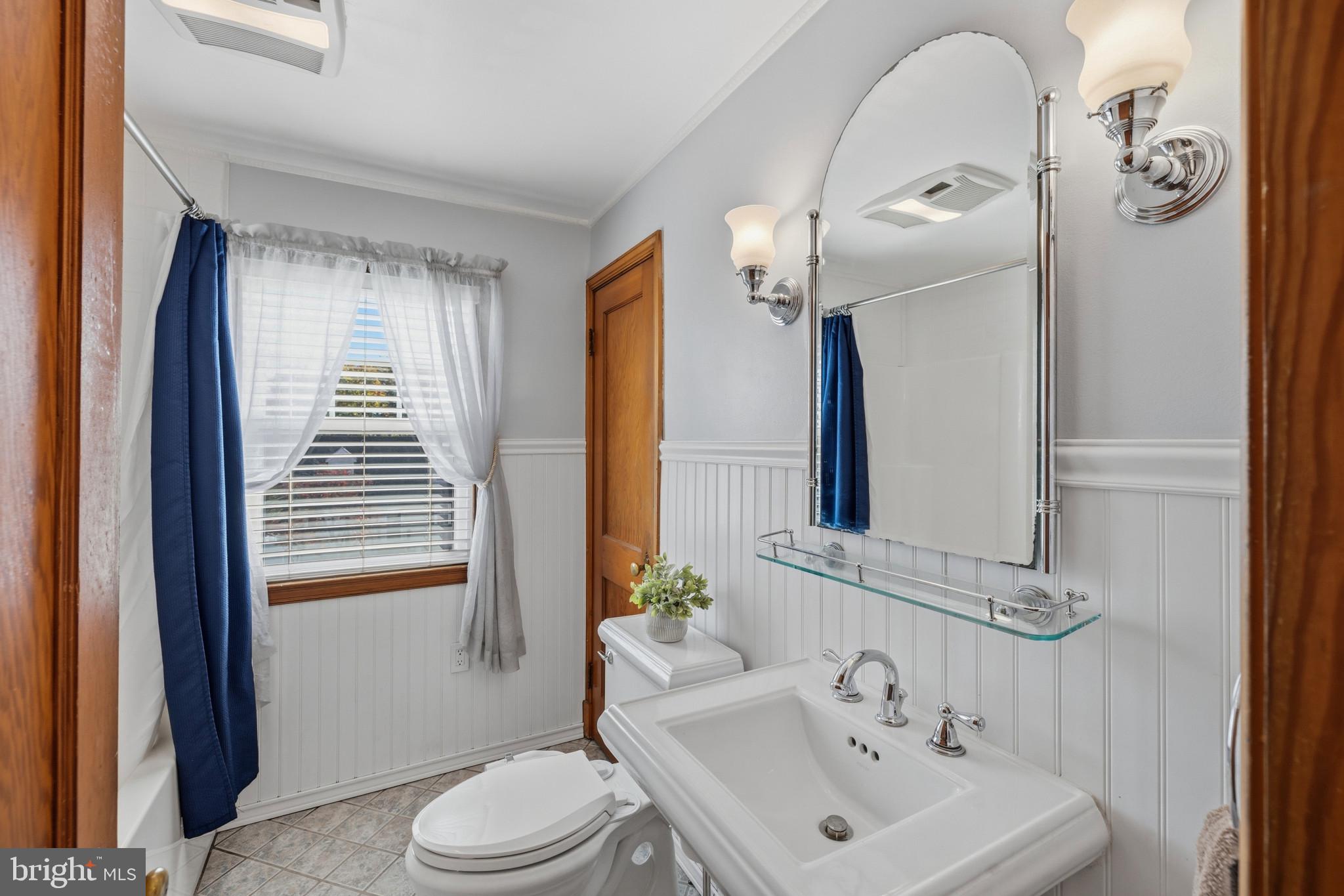 1246 Elm Road Baltimore, MD 21227 - Photo 17 of 27 Full 2nd Floor bathroom