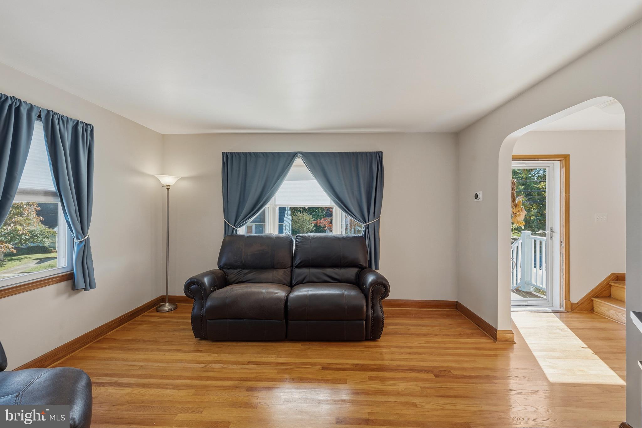 1246 Elm Road Baltimore, MD 21227 - Photo 3 of 27 Spacious Living room