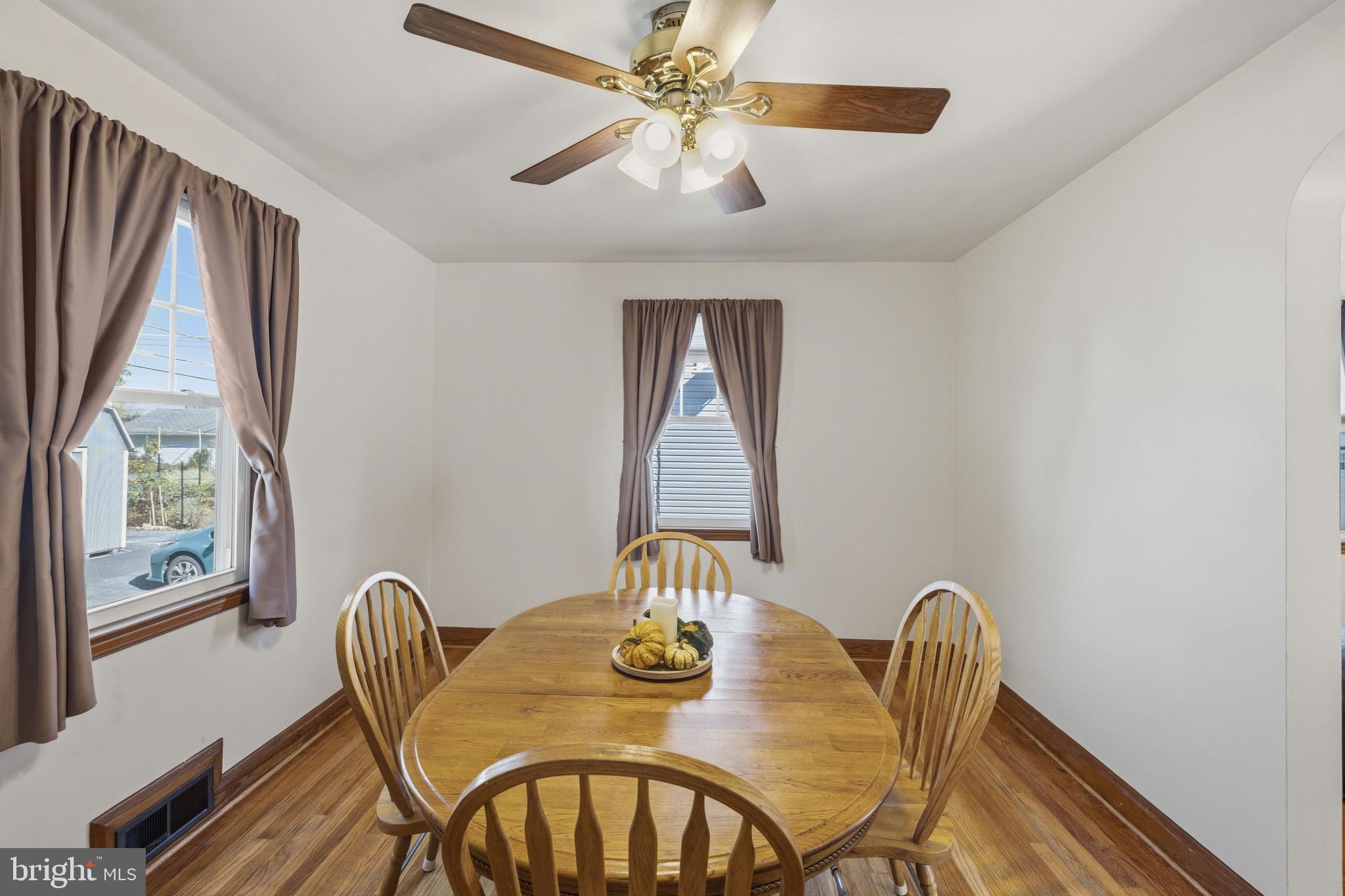 1246 Elm Road Baltimore, MD 21227 - Photo 10 of 27 Dining room