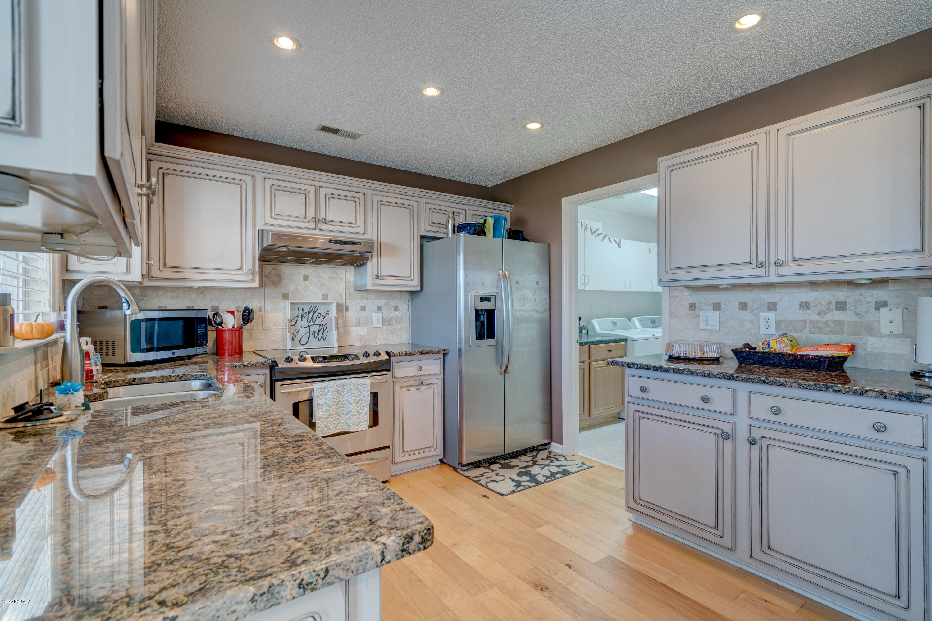 7118 Springer Road Wilmington, NC 28411 - Photo 14 of 39 Kitchen with lots of counter and storage space