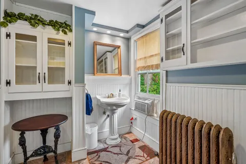 $799,999 | 16 Maple Avenue, Washington Grove, MD 20880