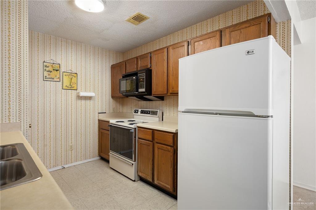 2201 South Jackson Road, Unit 9J Pharr, TX 78577 - Photo 5 of 21