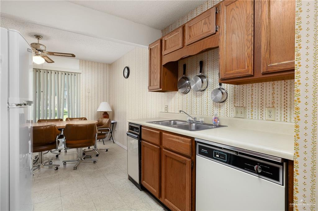 2201 South Jackson Road, Unit 9J Pharr, TX 78577 - Photo 6 of 21