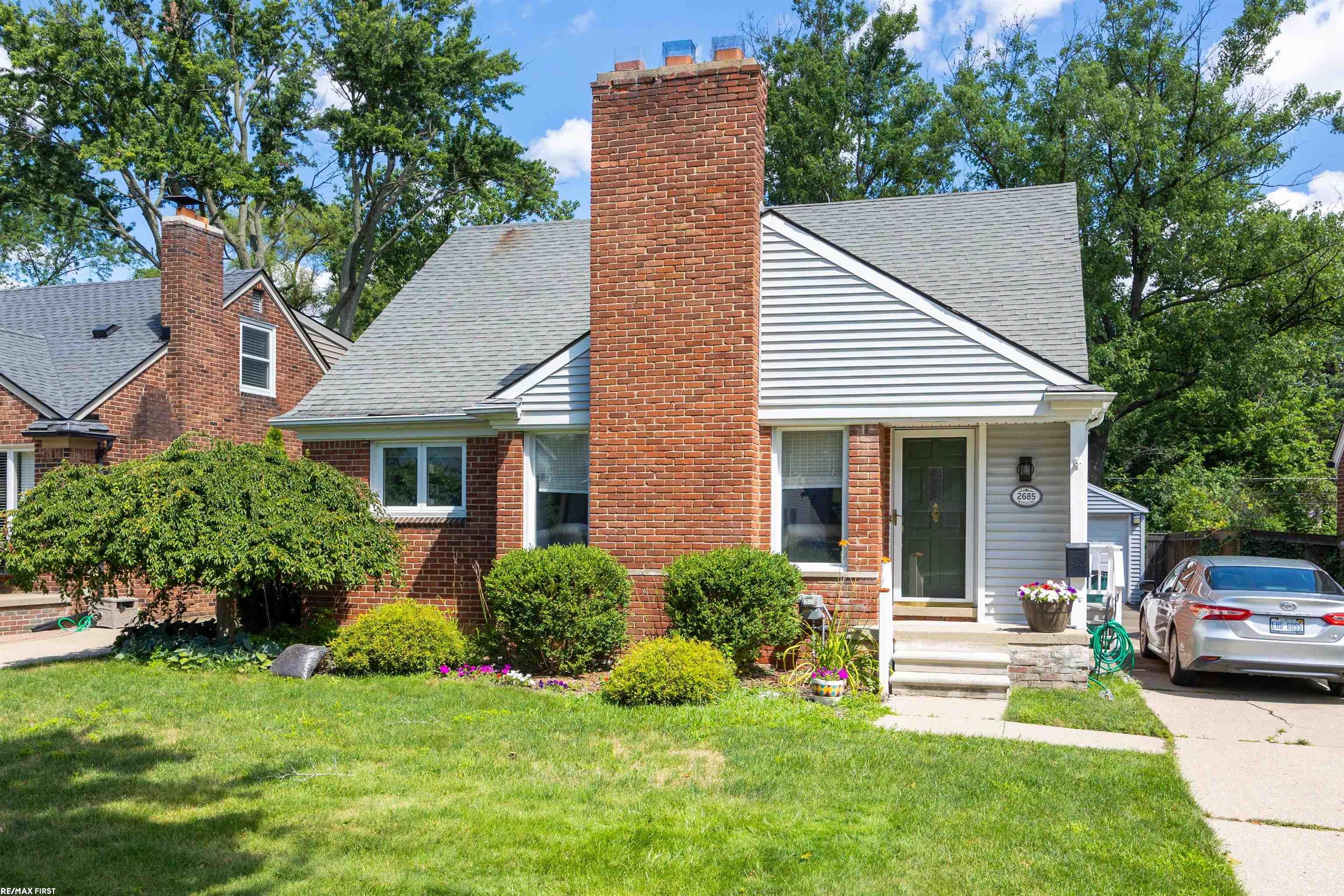 2685 Manchester Road Birmingham, MI 48009 - Photo 48 of 49 50084254-47.JPG