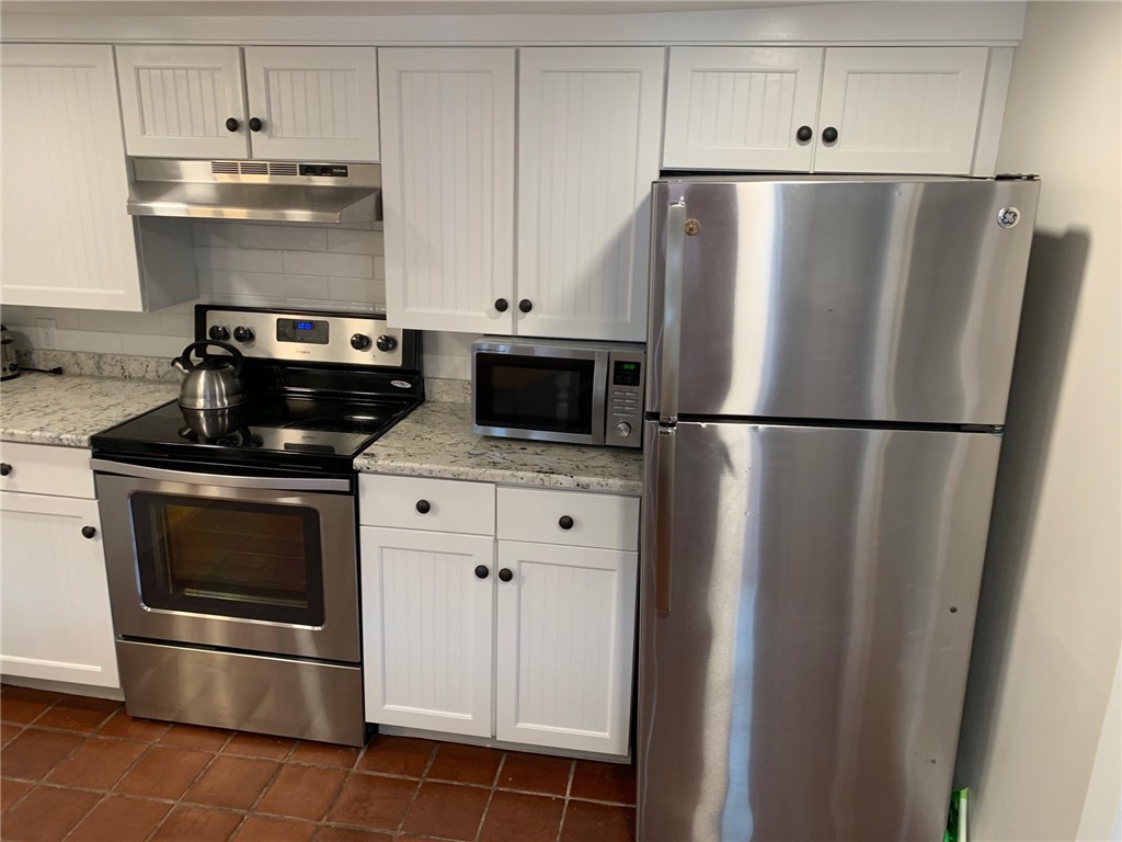 21 Pope Street, Unit 1 Newport, RI 02840 - Photo 3 of 22