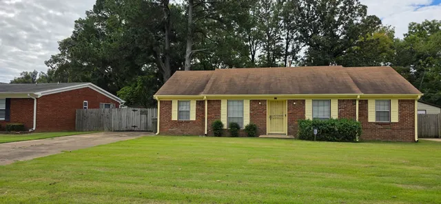 a view of a house with garden and yard