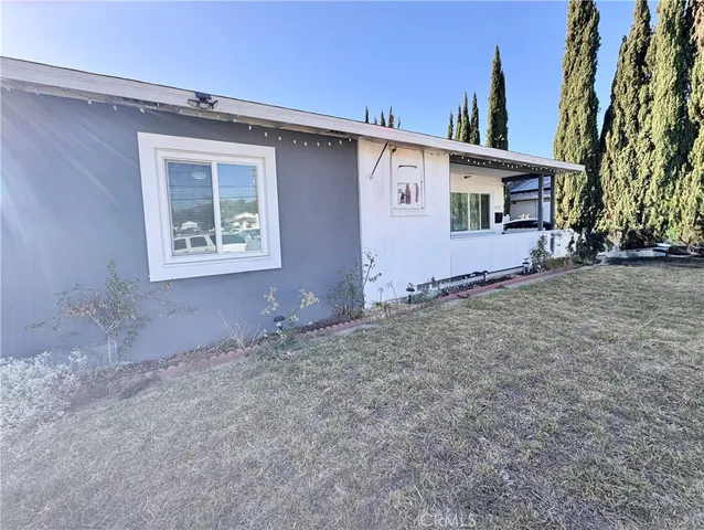 a view of a house with a backyard