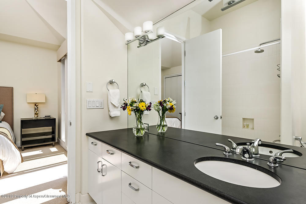 381 Ridge Road, Unit B2 Snowmass Village, CO 81615 - Photo 20 of 27 Guest Bath