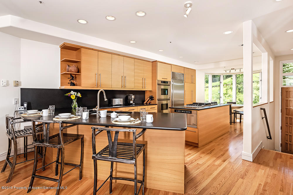 381 Ridge Road, Unit B2 Snowmass Village, CO 81615 - Photo 10 of 27 Kitchen with Breakfast Nook