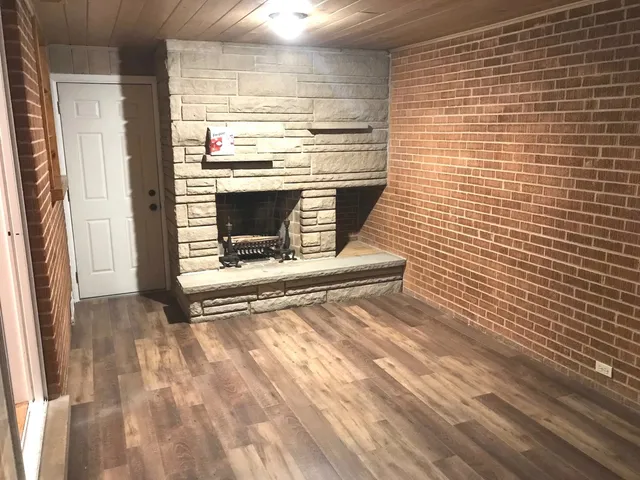 $2,500 | 819 Tomawadee Drive, Park Ridge, IL 60068