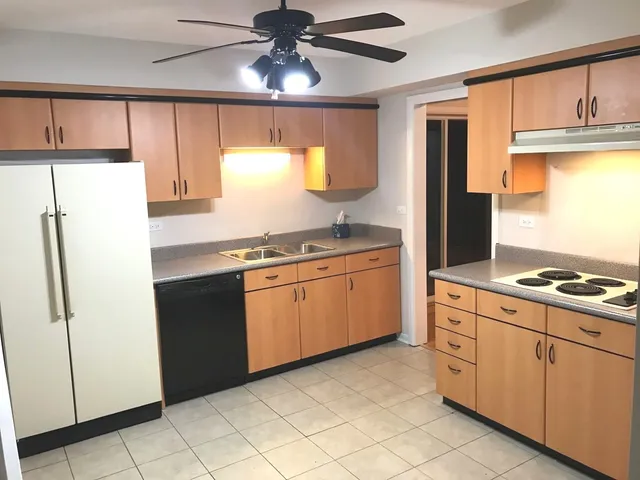 $2,500 | 819 Tomawadee Drive, Park Ridge, IL 60068