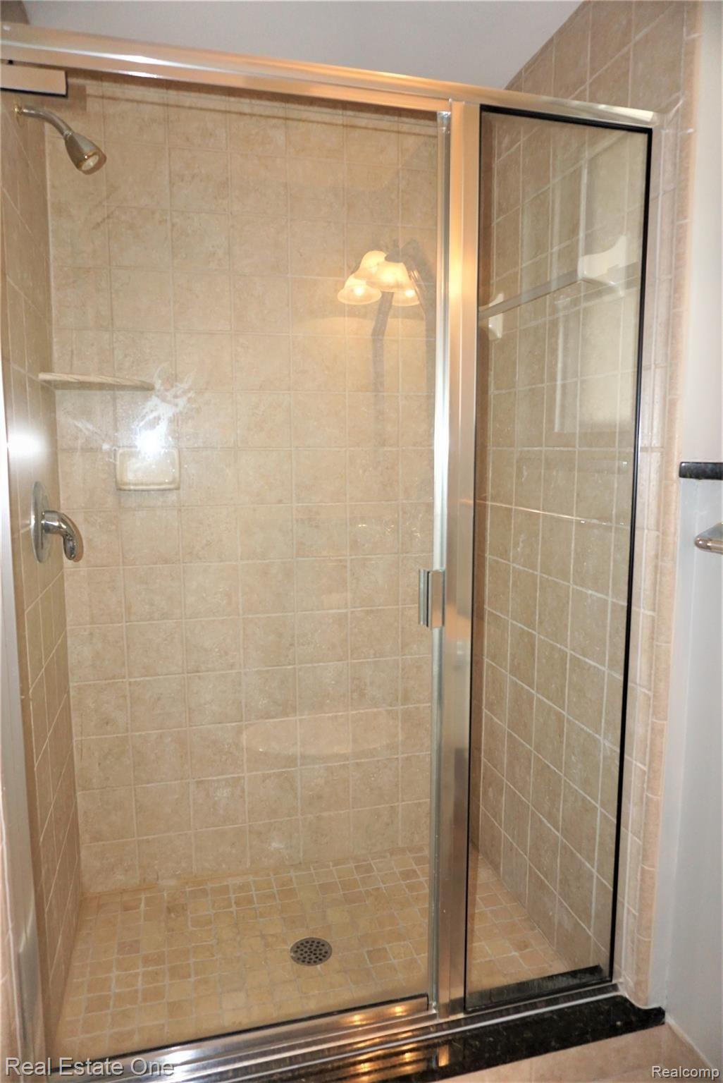 8265 Messmore Road Utica, MI 48317 - Photo 15 of 29 DSC02855 (2).JPG