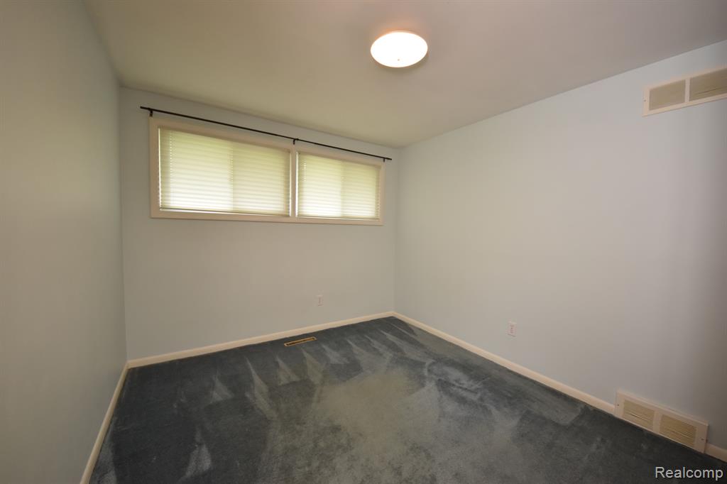 32743 Hearthstone Road Farmington Hills, MI 48334 - Photo 14 of 27