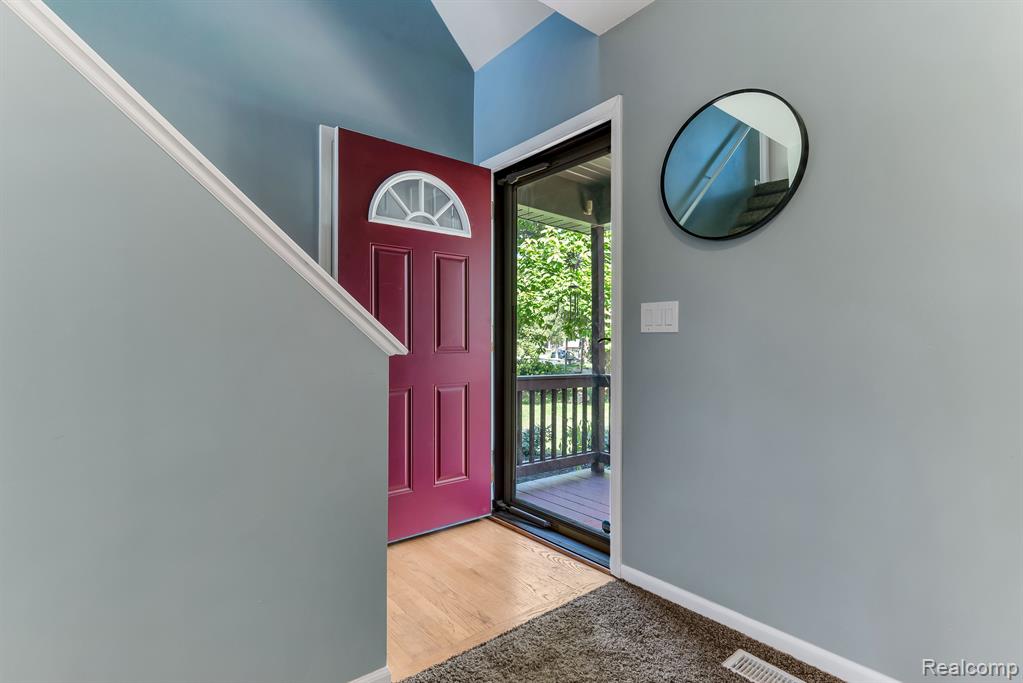 8246 Kimble Drive Pinckney, MI 48169 - Photo 5 of 45