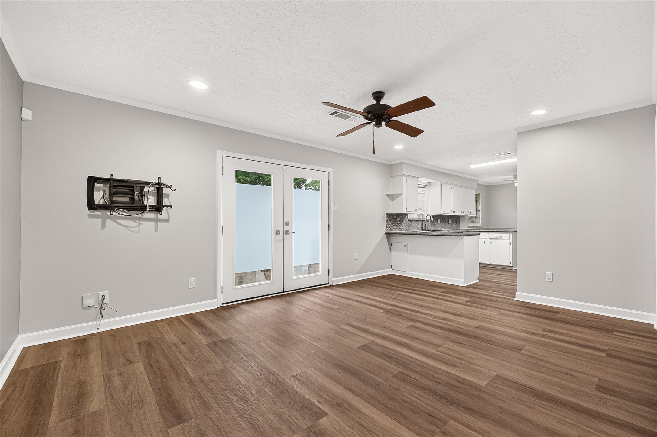 5921 Ariel Street Houston, TX 77074 - Photo 10 of 34