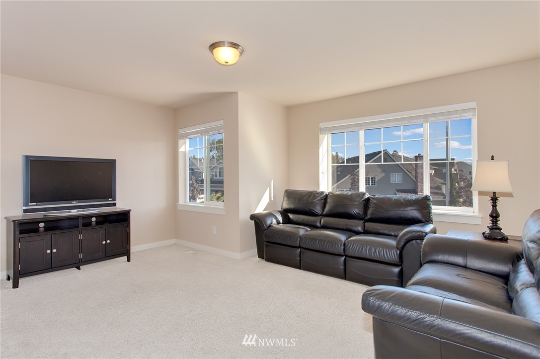 3915 185th Place Southeast Bothell, WA 98012 - Photo 11 of 22 Gallery Image 11