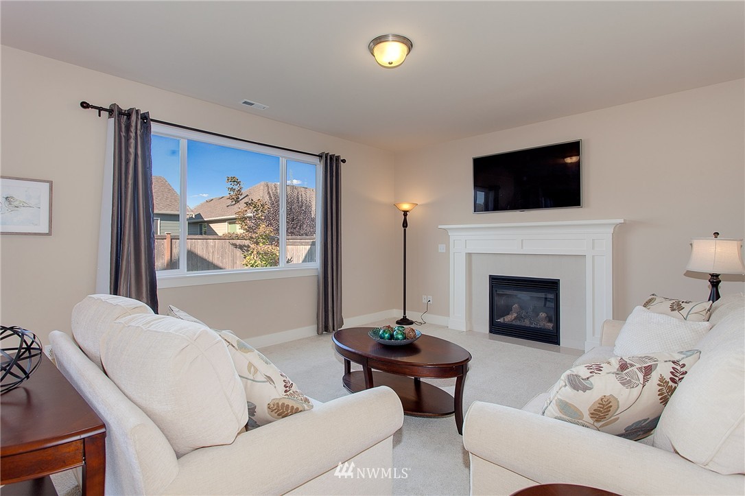 3915 185th Place Southeast Bothell, WA 98012 - Photo 4 of 22 Gallery Image 4