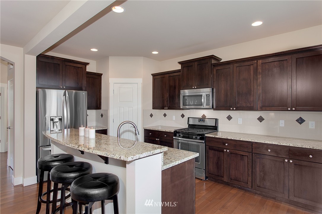 3915 185th Place Southeast Bothell, WA 98012 - Photo 6 of 22 Gallery Image 6