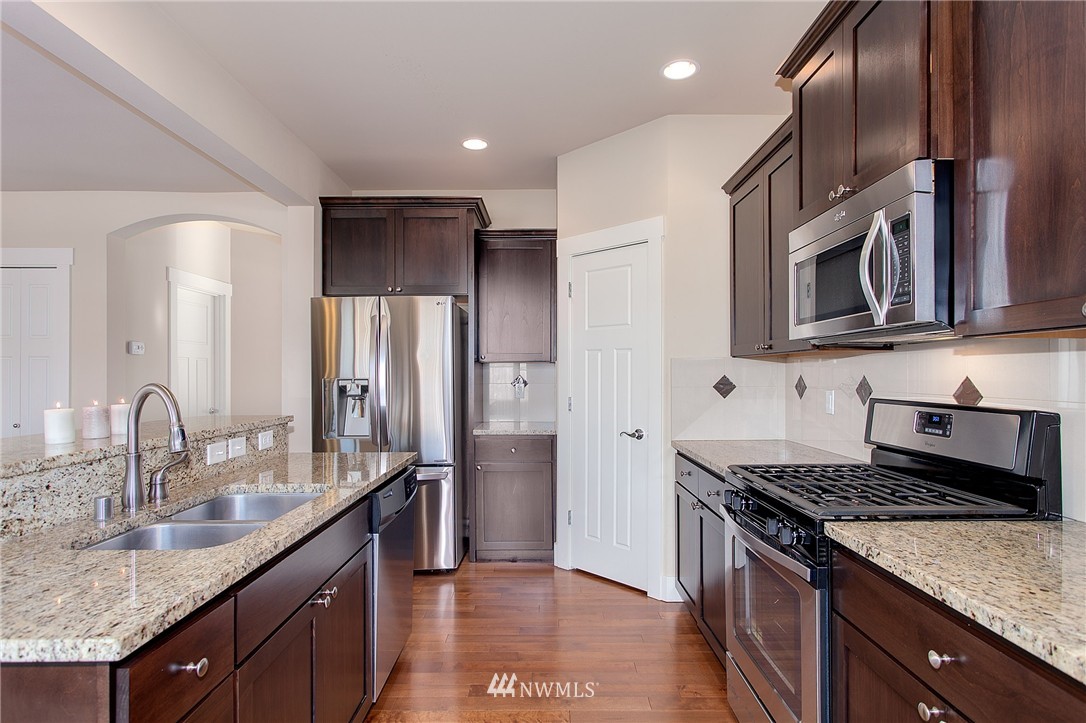 3915 185th Place Southeast Bothell, WA 98012 - Photo 9 of 22 Gallery Image 9