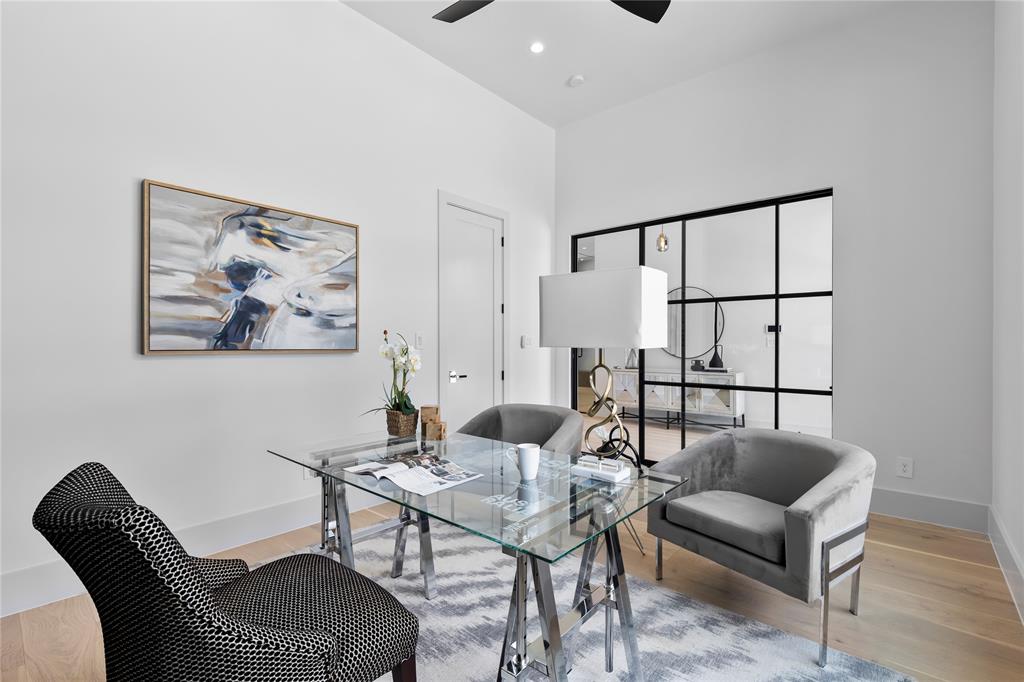 11232 Hillcrest Road Dallas, TX 75230 - Photo 11 of 40 a living room with furniture