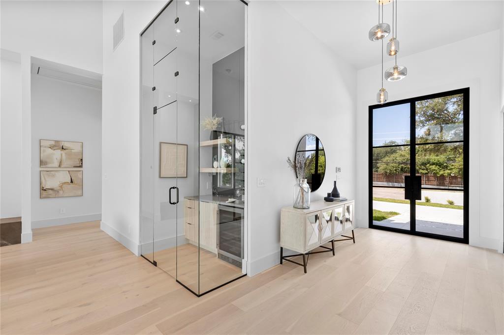 11232 Hillcrest Road Dallas, TX 75230 - Photo 3 of 40 a living room with furniture