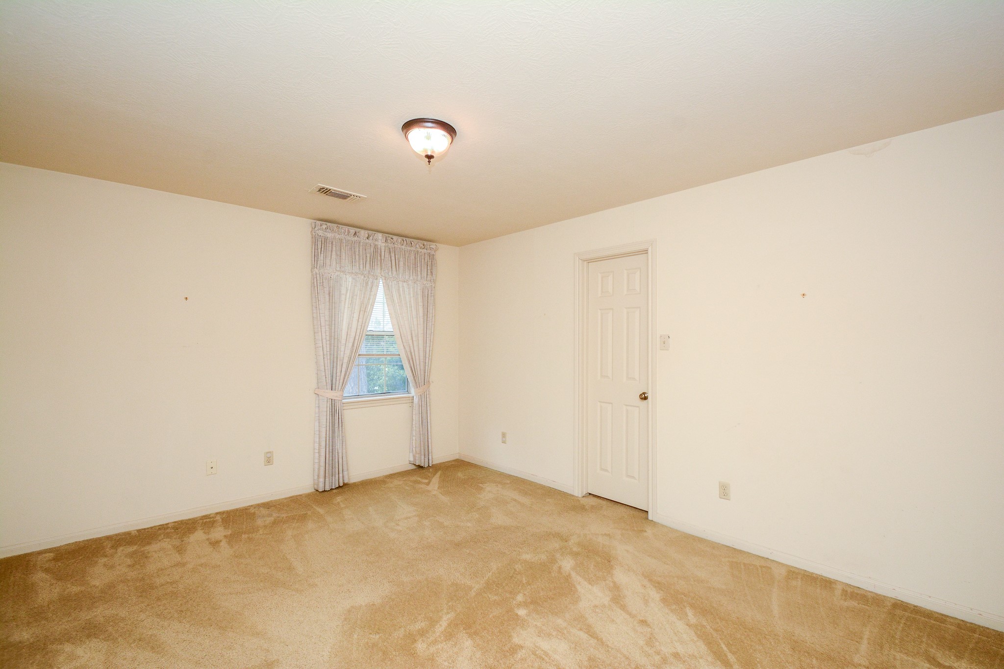 16010 Mickleham Drive Spring, TX 77379 - Photo 21 of 23 Secondary bedroom.