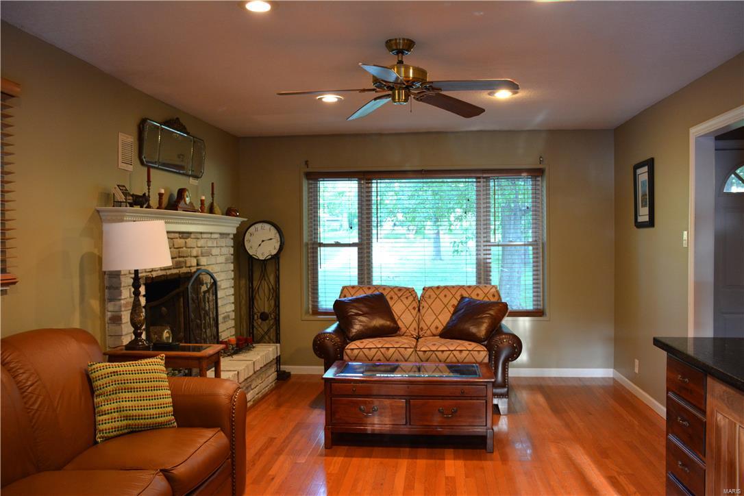 355 Eureka Road Eureka, MO 63025 - Photo 2 of 25 Gallery Image 2