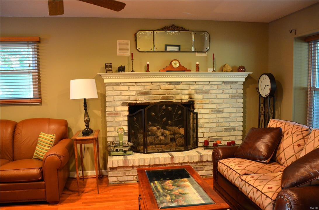 355 Eureka Road Eureka, MO 63025 - Photo 3 of 25 Gallery Image 3