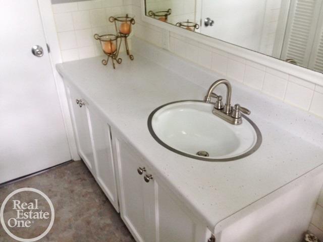 2521 Gerald Avenue Rochester, MI 48307 - Photo 14 of 25 31295373-13.JPG