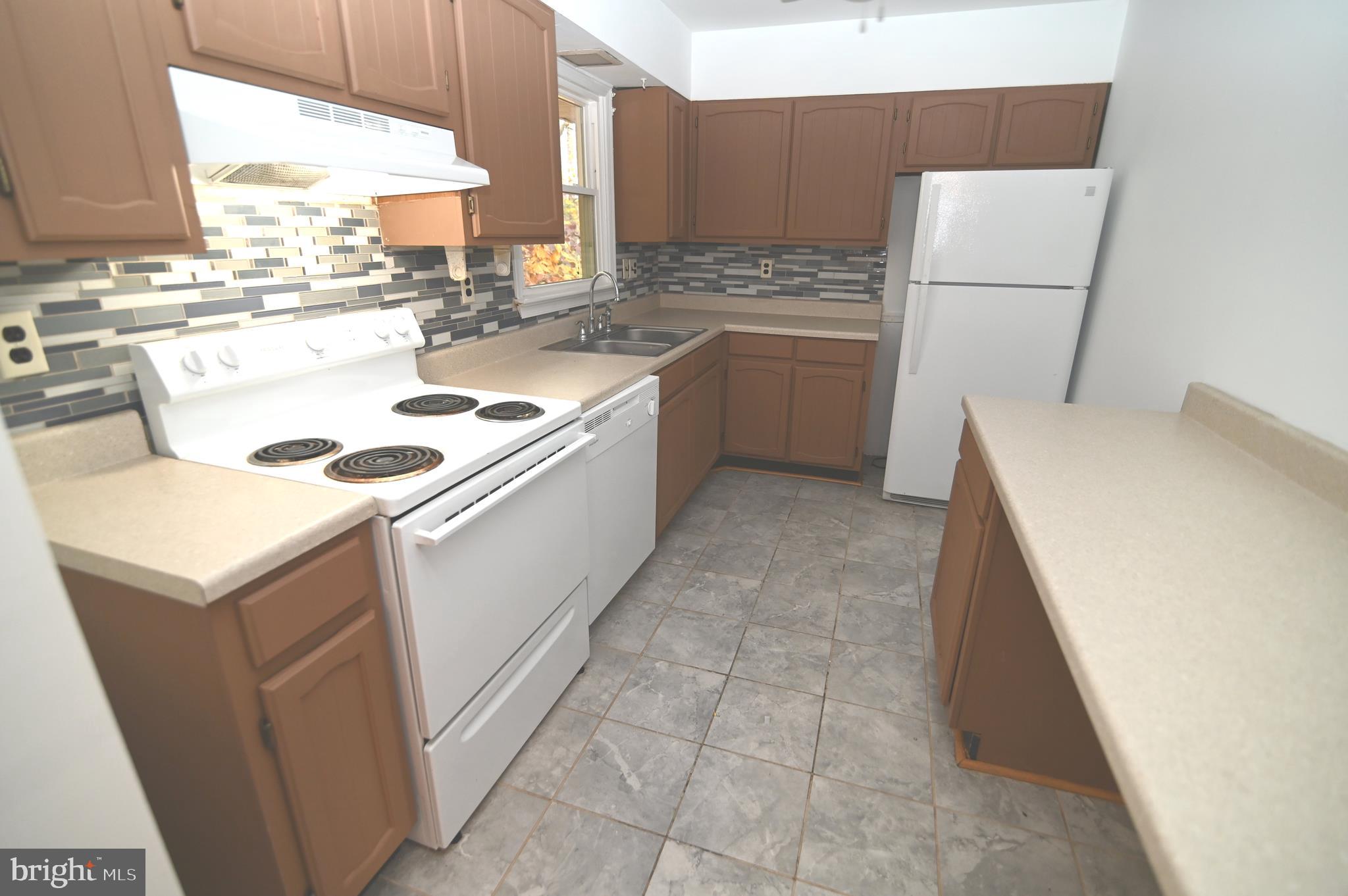6760 Glen Albin Road La Plata, MD 20646 - Photo 7 of 25 Kitchen