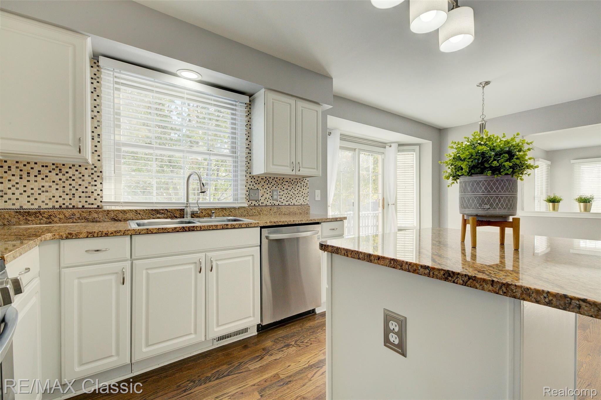 1014 Pointe Pl Boulevard Rochester, MI 48307 - Photo 30 of 80 930A3207_8_9.jpg