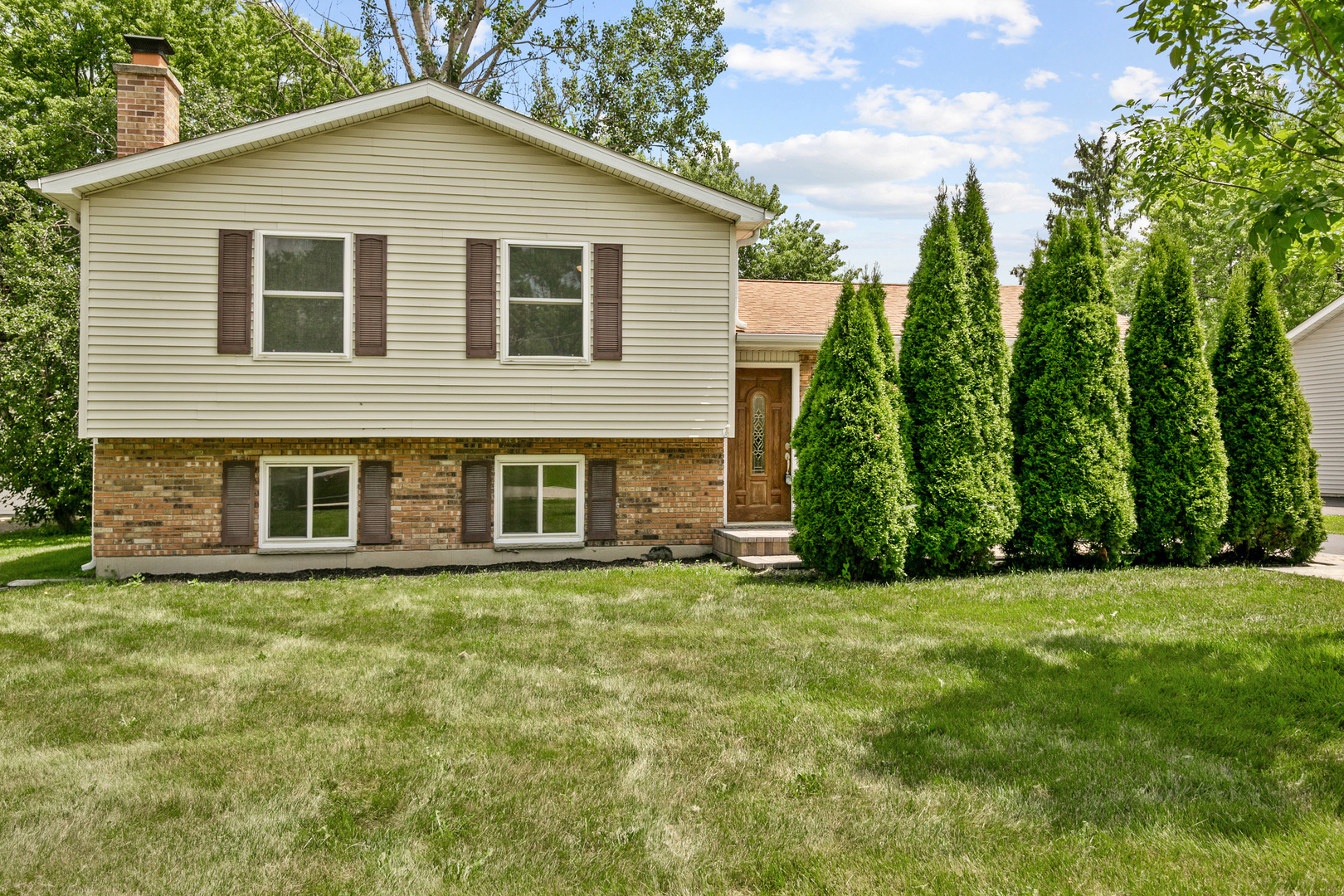 219 Countryside Lane Lindenhurst, IL 60046 - Photo 1 of 25